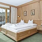 Отель Kerschdorfer - Wohlfuehlhotel Garni - Adults Only Кальтенбах